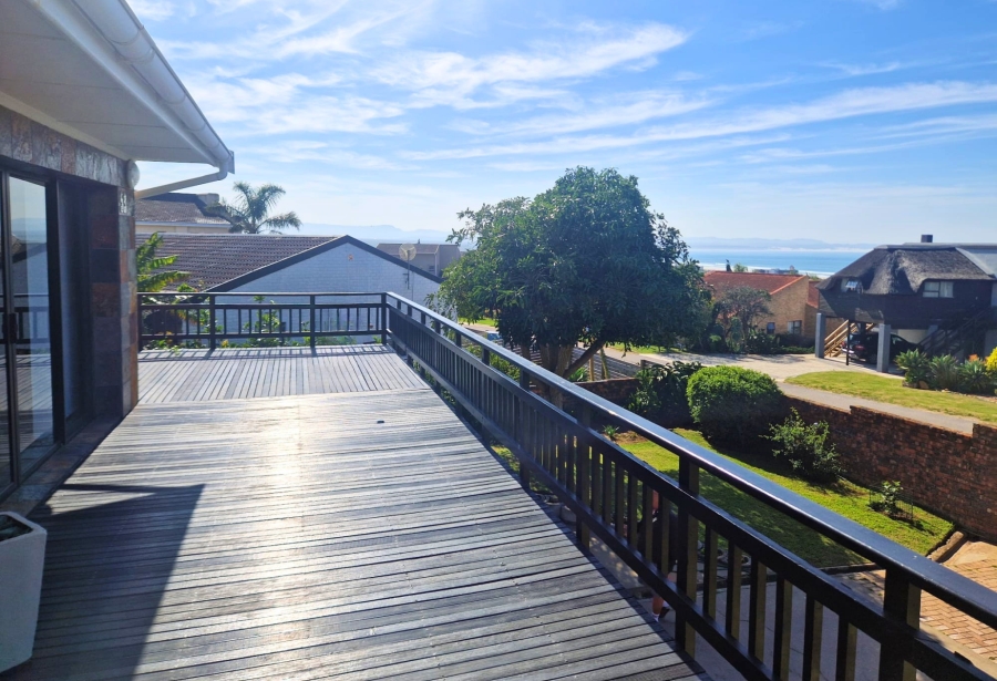 5 Bedroom Property for Sale in Wavecrest Eastern Cape